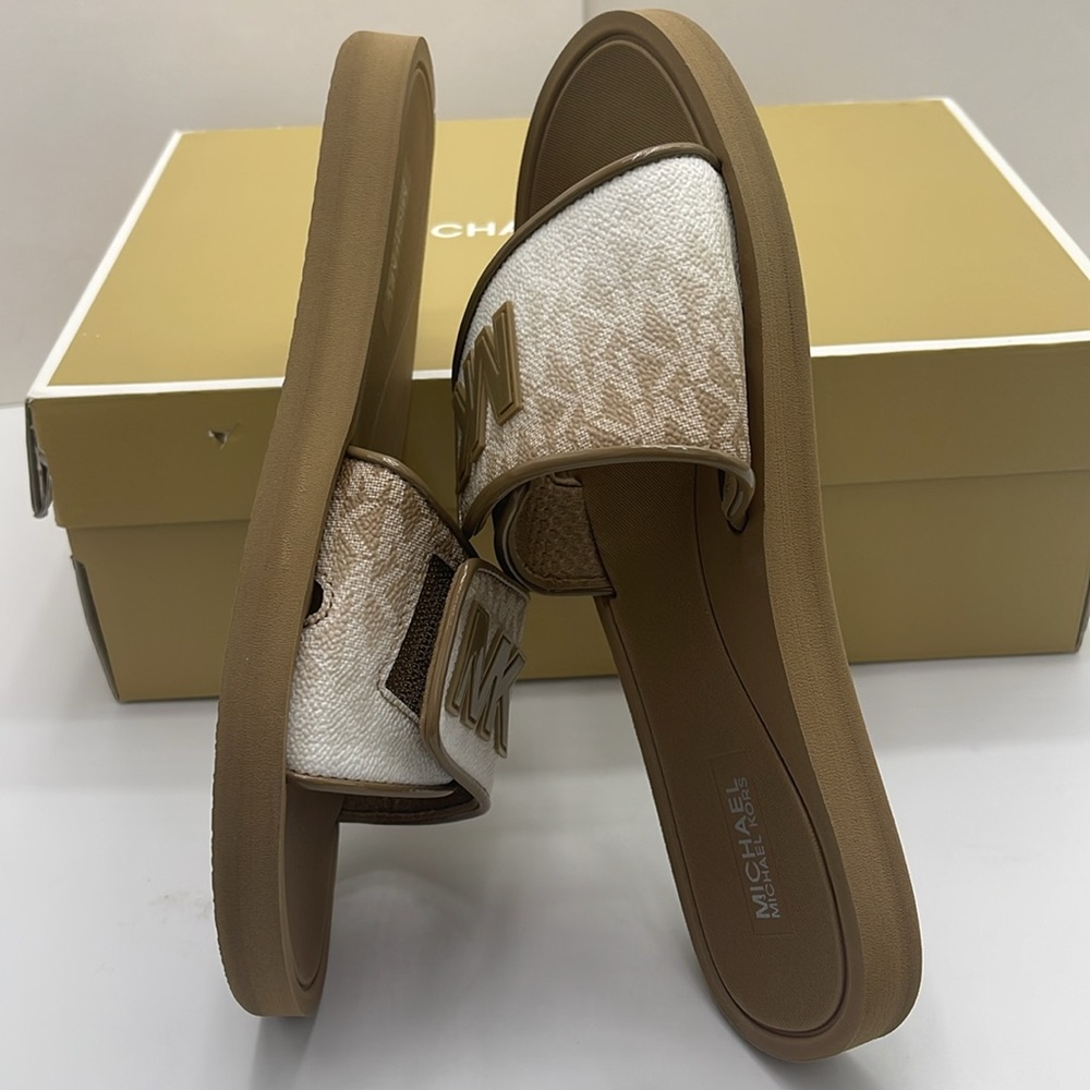 Michael Kors Slide Logo Sandals Palmer Ombré Signature
Husk
NWT - Picture 13 of 16